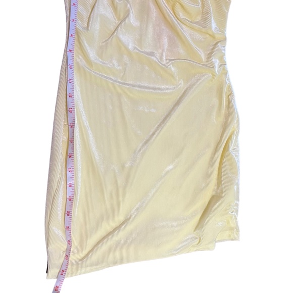 Yellow Velvet & Vinyl White Buckle Cut Out Cowl Bodycon Strapless Mini Dress - Picture 10 of 11